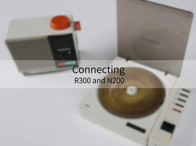 How does the R300 CD player connect to the N200 Bluetooth Speaker